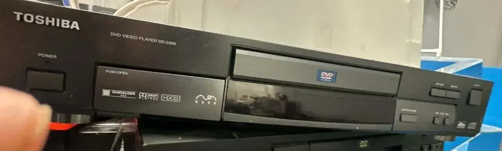 Toshiba SD-2300 DVD Video Player with Nuon Technology